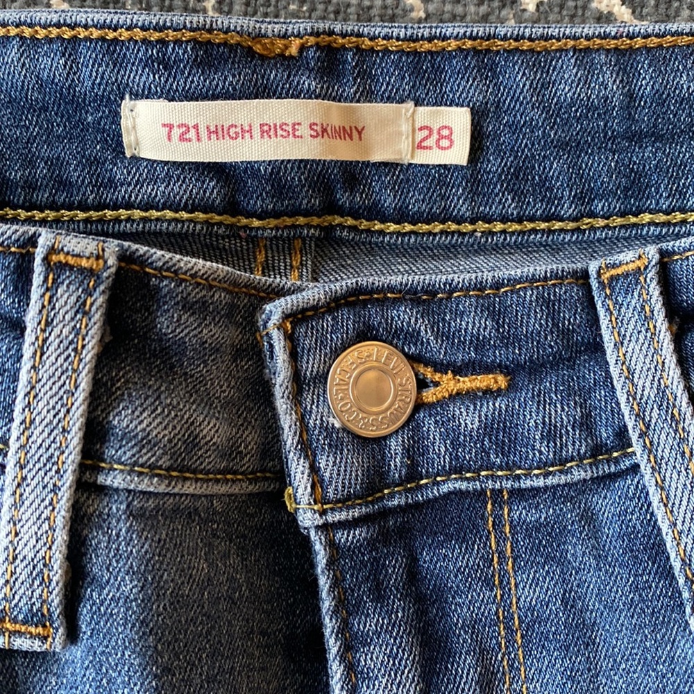 Levi’s 721 High Rise Skinny Jeans - Picture 4 of 5